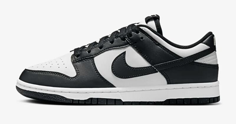 nike dunks trainers, in low style and in black and white 